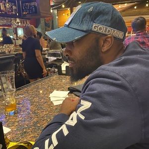 Meet your Posher, Dominique